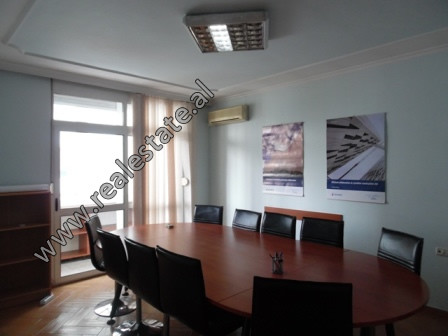 Apartament 3+1 me qera prane bulevardit Gjergj Fishta ne zonen e ish-Ekspozites ne Tirane.
Ndodhet 