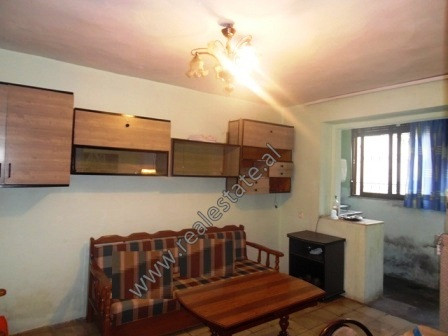 Apartament 1+1 dhe dyqan ne shitje ne rrugen Jordan Misja ne Tirane.
Ndodhet ne katin e I-re te nje