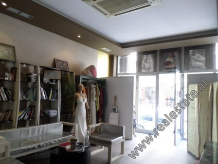 Store space for sale in Selita e Vjeter street, in Botanic Garden area in Tirana.
It is located on 