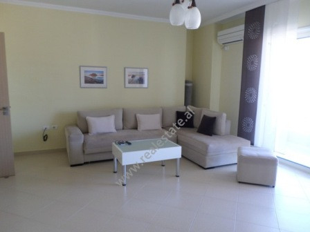 Apartament 2+1 me qera ne rrugen Asim Vokshi ne Tirane.
Apartamenti ndodhet ne katin e nente te nje Apartament 2+1 me qera ne rrugen Asim Vokshi ne Tirane.
Apartamenti ndodhet ne katin e nente te nje