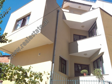 Villa for sale in Hoxha Tahsim street, in Pazari i Ri area in Tirana.

It includes four floors. Th