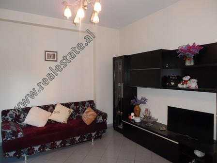 Apartament 2+1 me qera ne rrugen Islam Alla, prane rruges se Kavajes ne Tirane.

Ndodhet ne katin 