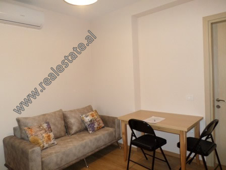 Apartament 1+1 me qera ne rrugen Mic Sokoli prane zones se Zogut te Zi, ne Tirane.

Ndodhet ne kat
