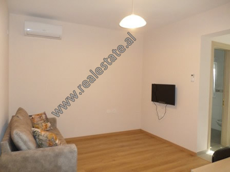 One bedroom apartment for rent in Mic Sokoli street, near Zogu i Zi area in Tirana.
It is located o