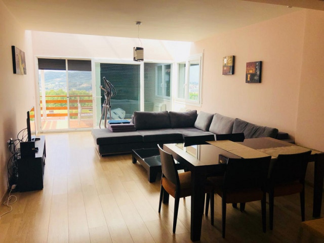 Apartament me qera ne rezidencen Long Hill ne Lunder.
Rezidence shume e preferuar dhe e njohur duke Apartament me qera ne rezidencen Long Hill ne Lunder.
Rezidence shume e preferuar dhe e njohur duke