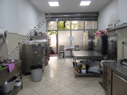 Dyqan ne shitje prane rruges Islam Alla ne Tirane.
Ndodhet ne katin perdhe te nje pallati te ri.
K
