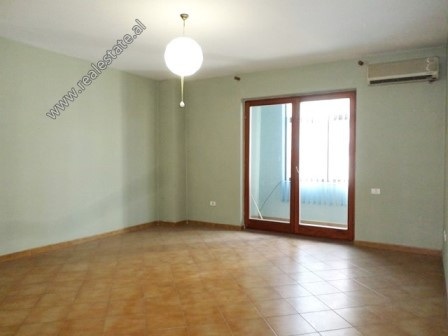 Office space for rent near the Faculty of Natural Sciences in Tirana.
It is located on the 2nd floo