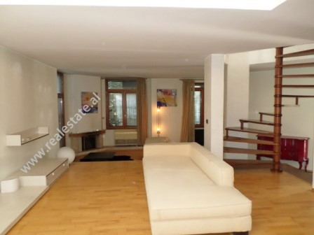 Apartament 3+1 me qera prane rruges Liman Kaba ne Tirane
Ndodhet ne katin e 3-te dhe te 4-te te nje Apartament 3+1 me qera prane rruges Liman Kaba ne Tirane
Ndodhet ne katin e 3-te dhe te 4-te te nje