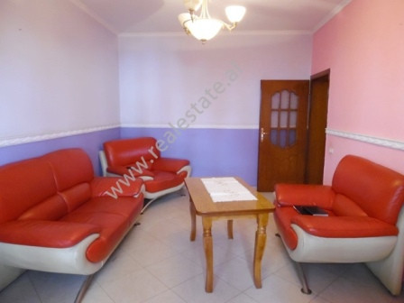 Apartament 2+1 per shitje prane gjimnazit Lidhja e Prizrenit ne rrugen e Barrikadave ne Tirane.
Ndo