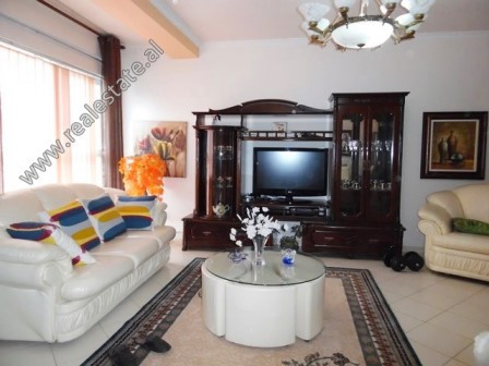 Apartament 2+1 me qera shume prane zones se Astirit ne Tirane.

Shtepia pozicionohet ne katin e 4-