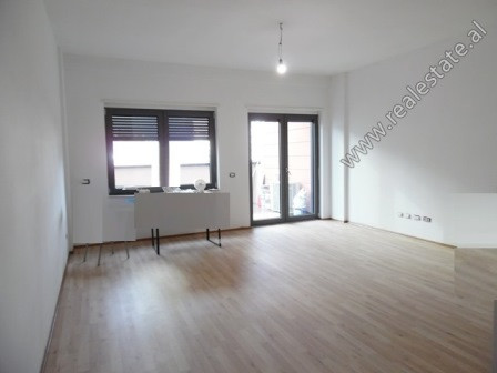 Three bedroom apartment for rent in Zogu i Zi area in Tirana.
It is located on the 6-th floor of a 