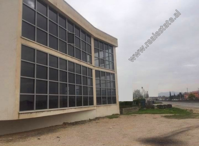 3-storey building for rent in Sukth area of&nbsp; in Durres.
It is positioned on the side of the ma
