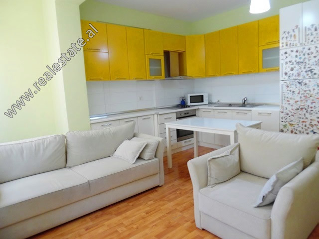 Apartament 1+1 me qera ne rrugen Siri Kodra ne Tirane.

Ndodhet ne katin e 2-te ne nje pallat te r