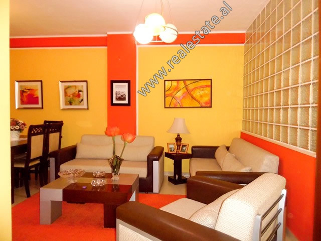 Two bedroom apartment for rent near the 21 Dhjetori area in Tirana.
It is located on the 5th floor 