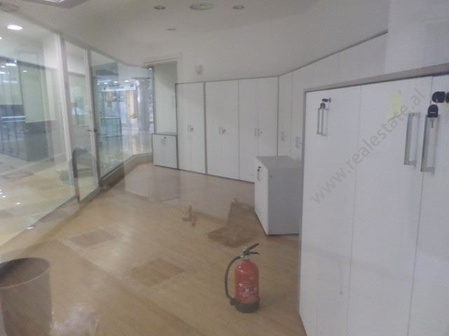Office for rent near Blloku area, close to bulevardi Deshemoret e Kombit in Tirana, Albania.

It i