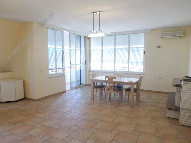 Apartament 2+1 me qera tek Kompleksi Aquadrom, ne rrugen Llazar Pulluqi ne Tirane.

Ndodhet ne kat