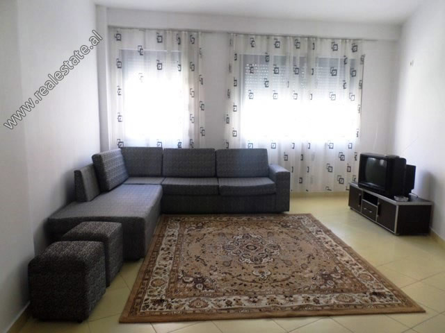 Apartament 2+1 me qera ne rrugen Selita e Vjeter ne Tirane.

Ndodhet ne katin e 2-te te nje pallat
