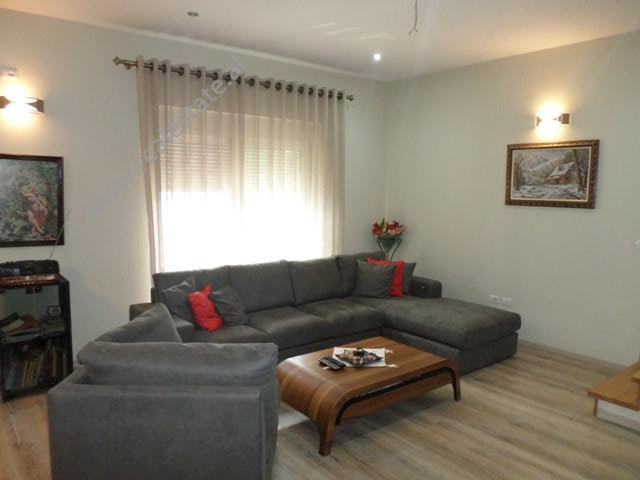 Apartament 3+1 modern me qera prane zones se Selites, ne rrugen Daniel Ndreka ne Tirane.

Ndodhet 