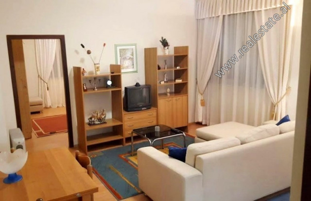 Apartament 1+1 me qera prane gjimnazit te gjuheve te huaja Asim Vokshi ne Tirane.

Ndodhet ne kati