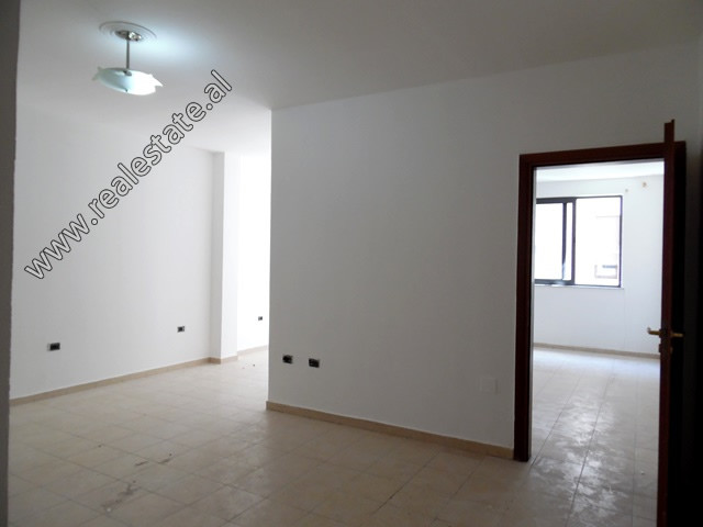 Office for rent in Lidhja Prizrenit Street in Tirana.
It is situated on the 5th floor of a new buil