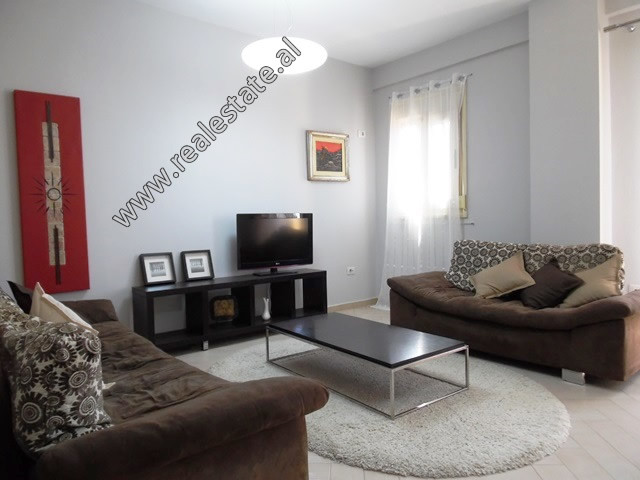 Apartament 2+1 me qera ne rrugen Androkli Kostallari ne Tirane.

Ndodhet ne katin e 5-te te nje pa