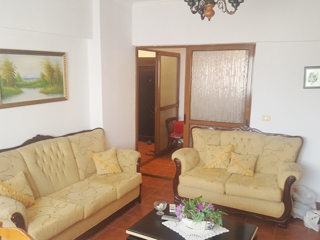 Apartament 2+1 me qera prane shkolles Qazim Turdiu ne Tirane.

Ndodhet ne katin e 7-te te nje pall