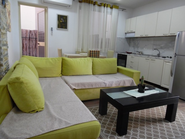Apartament 1+1 prane rruges se Kosovareve ne Tirane.

Apartamenti ndodhet ne katin e pare te nje v