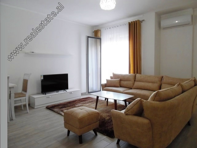 Apartament 1+1 me qera ne rrugen Haxhi Hysen Dalliu ne Tirane.

Ndodhet ne katin e 5-te ne nje pal