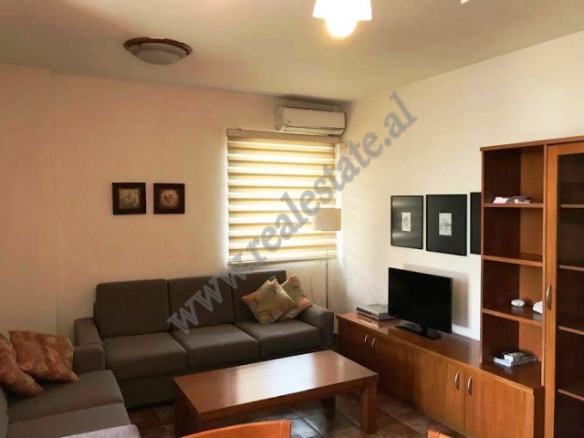 Apartament 2+1 me qera prane Parkut te Madh te Tiranes.
Ndodhet ne katin e 8-te te nje pallati te Apartament 2+1 me qera prane Parkut te Madh te Tiranes.
Ndodhet ne katin e 8-te te nje pallati te