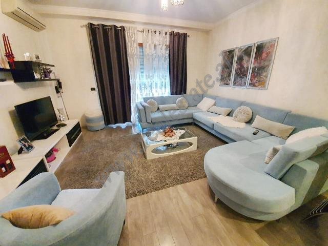 Apartament 3+1 me qera prane kompleksit Delijorgji ne Tirane.
Ndodhet ne katin e 5-te te nje pallat