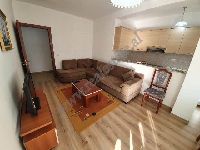 Apartament 1+1 me qera ne rrugen Islam Alla ne Tirane.&nbsp;
Ndodhet ne katin e 5-te te nje pallati
