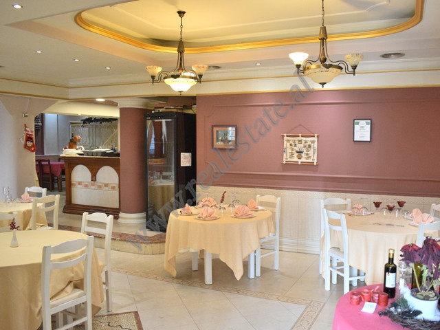 Ambient per restorant me qira prane rruges Myslym Shyri ne Tirane.
Ndodhet ne katin perdhe te nje n