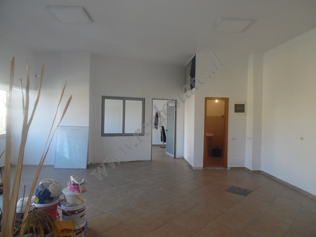 Store for rent in Qemal Stafa Street in Tirana.
The property is located on the second floor of a ne