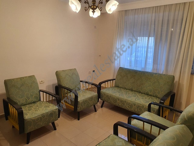 Apartament 1+1 me qira ne rrugen Brigada e VIII ne zonen e Bllokut ne Tirane. Ndodhet ne kati katert Apartament 1+1 me qira ne rrugen Brigada e VIII ne zonen e Bllokut ne Tirane. Ndodhet ne kati katert