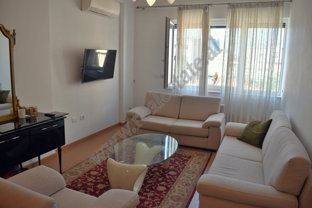Apartament 1+1 prane rruges se Kavajes ne Tirane.
Apartamenti ndodhet ne katin e trete te nje palla