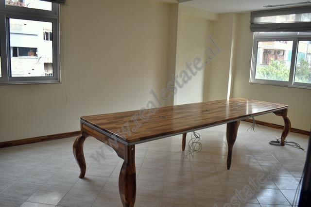 Office space for rent in Kongresi I Tiranes street in Tirana, Albania.
It is located on the second 