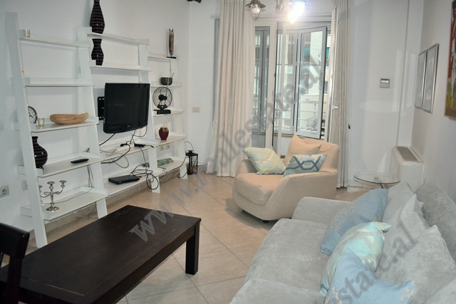 Apartament 2+1 me qira prane Fakultetit te Ekonomikut ne Tirane.
Apartamenti ndodhet ne katin e tre