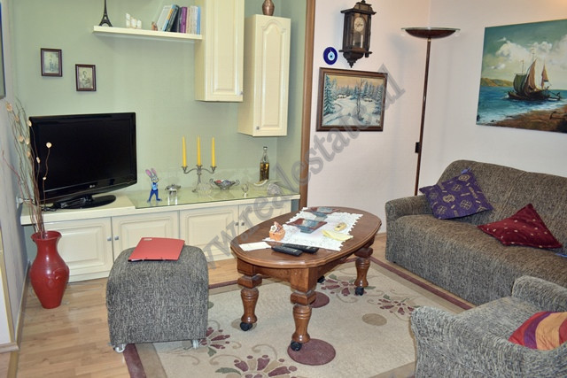 Apartament 2+1 me qera ne rrugen Ismail Qemali ne Tirane.
Eshte i pozicionuar ne katin e katert t Apartament 2+1 me qera ne rrugen Ismail Qemali ne Tirane.
Eshte i pozicionuar ne katin e katert t