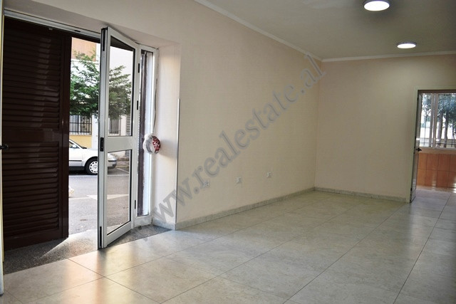 Store &nbsp;for sale on Fadil Rada Street on the first floor of a building.
The space &nbsp;of this