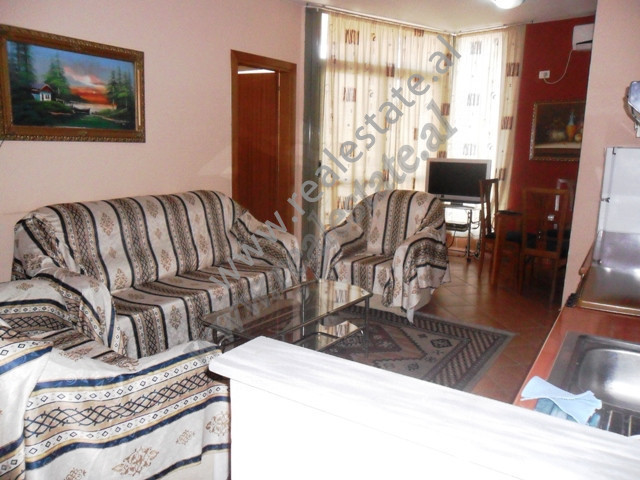 Apartament me qera ne rrugen Muhamet Gjollesha ne Tirane.
Me nje siperfaqe te brendshme prej Apartament me qera ne rrugen Muhamet Gjollesha ne Tirane.
Me nje siperfaqe te brendshme prej