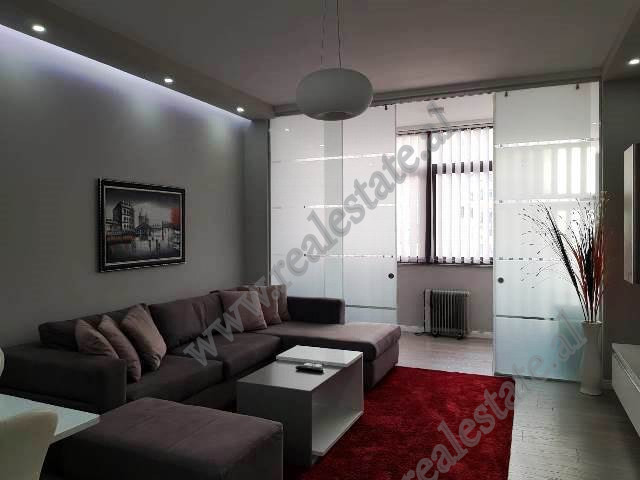 Apartament me qera ne rrugen Islam Alla ne Tirane.

Apartamenti ndodhet ne katin e trete te nje pa