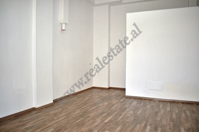 Garsoniere me qira ne Rrugen Arkitekt Kasemi ne zonen e Brrylit ne Tirane
Apartamenti ndodhet ne ka