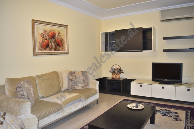 Apartament me qira ne Rrugen Perlat Rexhepi ne Tirane&nbsp;
Shtepia ndodhet ne katin e 5-te te nje 