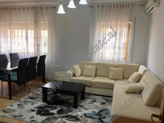 Apartament 2+1 me qera ne rrugen Him Kolli ne Tirane.
Ndodhet ne katin e 4-te te nje pallati te ri Apartament 2+1 me qera ne rrugen Him Kolli ne Tirane.
Ndodhet ne katin e 4-te te nje pallati te ri