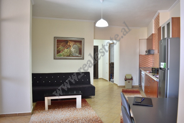 Apartament 2+1 me qira ne rrugen Albanopoli ne Tirane/
Apartamenti ndodhet ne katin e gjashte te nj