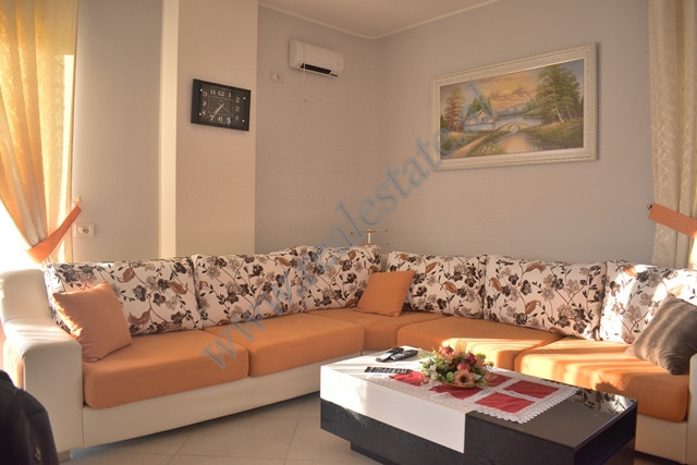 Apartament 2+1 me qira ne fillim te rruges Pandi Dardha ne Tirane.
Apartamenti ndodhet ne katin e d