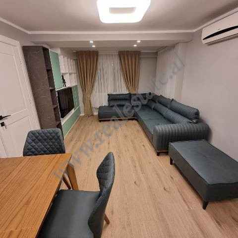Apartament 2+1 me oborr me qira ne rrugen Besa ne Tirane.
Ndodhet ne katin e pare te nje vile me hy Apartament 2+1 me oborr me qira ne rrugen Besa ne Tirane.
Ndodhet ne katin e pare te nje vile me hy
