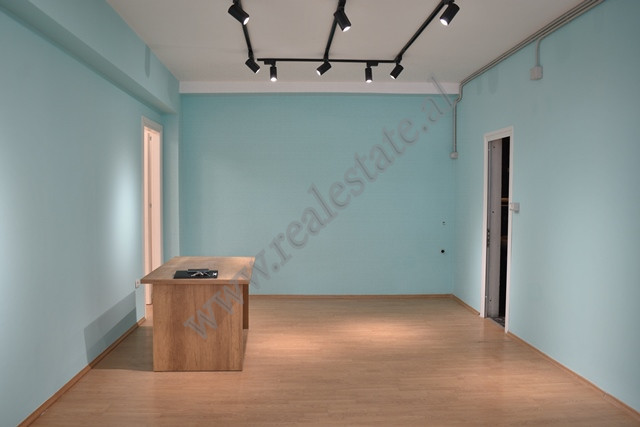 Office for rent in Mine Peza street, near Tirana&rsquo;s Prosecution.
The office is positioned on t