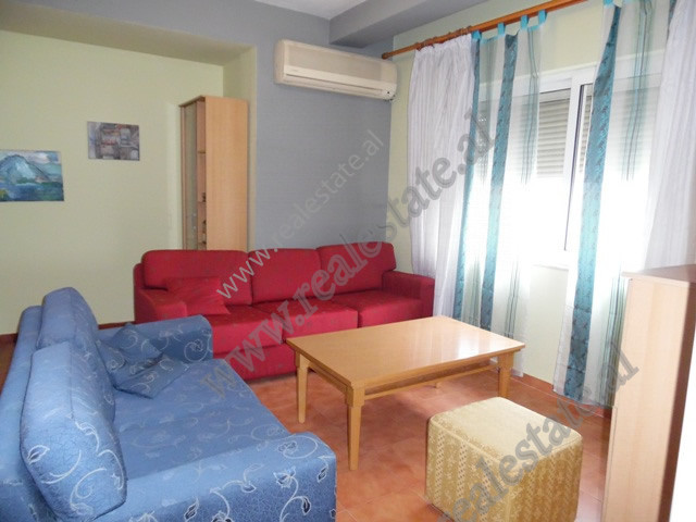 Apartament 2+1 per qera prane gjimnazit e gjuheve te huaja Asim Vokshi ne Tirane.

Apartamenti ndo