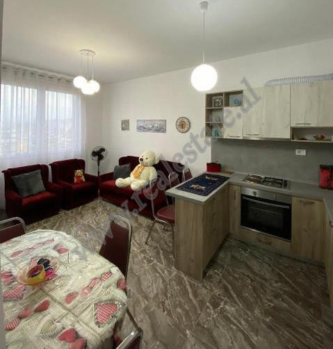 Apartament me qira prane rruges Driten Hoxha ne Tirane.
Ndodhet ne katin e 10 te nje pallati te ri 